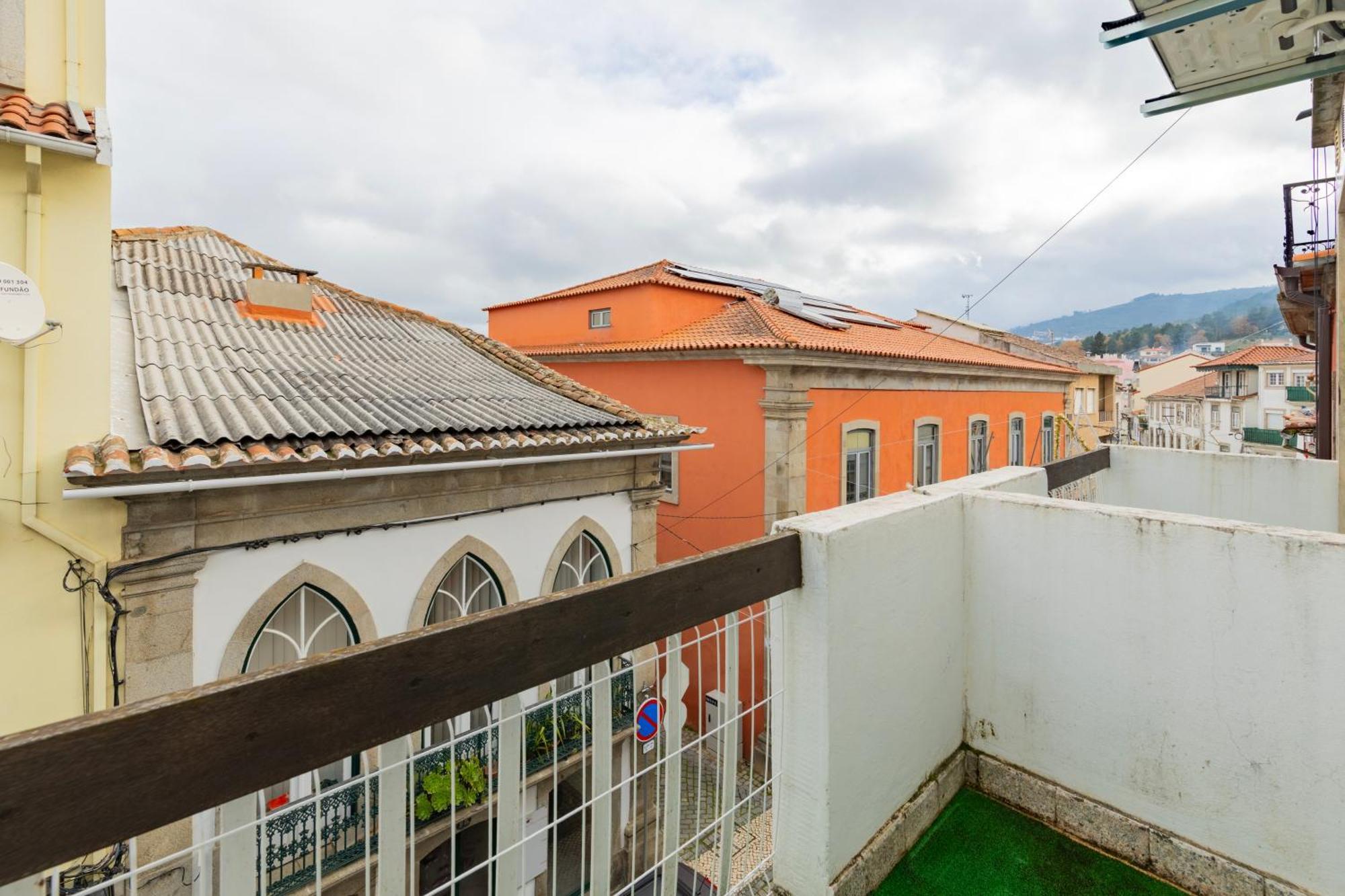Cosy Remodeled Apartment In The City Center Fundão Eksteriør bilde
